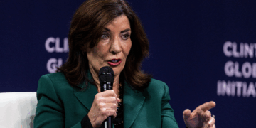Hochul, New York lawmakers agree on charge for wearing mask while committing a crime